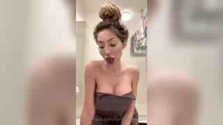 Farrah Abraham Teases Her Pussy with Her Favorite Vibrator in Leaked Video
