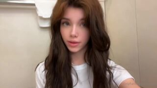 Puppiwi Strips Down & Teases Her Amazing Footjob Skills in Leaked OnlyFans Video