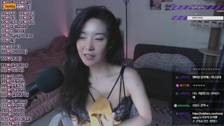 Norajoy Live on Cam Teasing her Juicy Tits in Naughty Nude Video