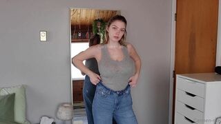 Carmen Rae Gets Naked and Teases Her Oiled Tits in Leaked Video