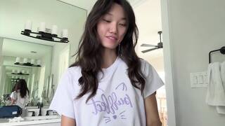 Lucy Mochi Teases Her Pulsating Orgasm with Her Favorite Vibrator in Steamy OnlyFans Video