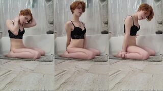 Willow.trie Shows Off Her Bare Ass in a Steam Washroom Tease Video