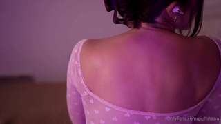Puffinasmr Exposed her Tits while teasing in a pink outfit video