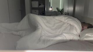 Utahjaz Teases Her Curves in Bed for a Leaked OnlyFans Hardcore Fuck Video
