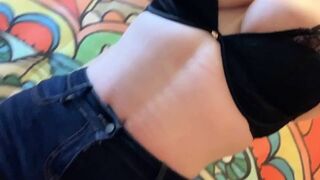 British Mamaplugs Teases Her Nude OnlyFans Video