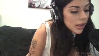 Kennacatx Teases in Nude Leaked Porn Video