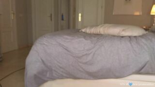 Catanddickxxx Teases in Nude Blowjob Video