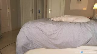Catanddickxxx Teases in Nude Blowjob Video