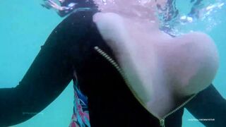 Must-Watch Blonde Amarettoh Teases in Fapello Video