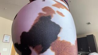 Laura Lux Teases her Sweaty Big Tits in Must-Watch OnlyFans Video