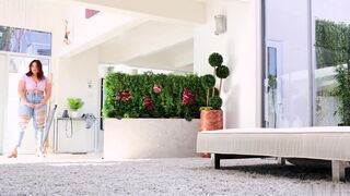 Scarlett Venom POV Pounds Hard in Steamy NVG Video